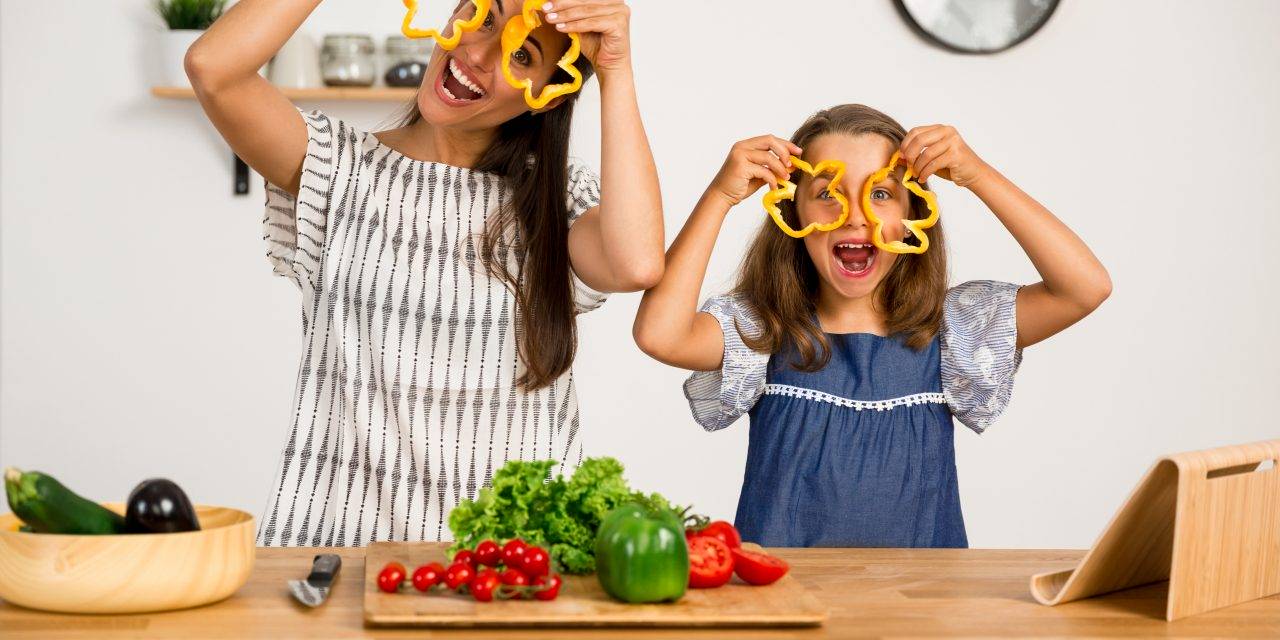 5 Strategies to Talk to Your Kids About Food
